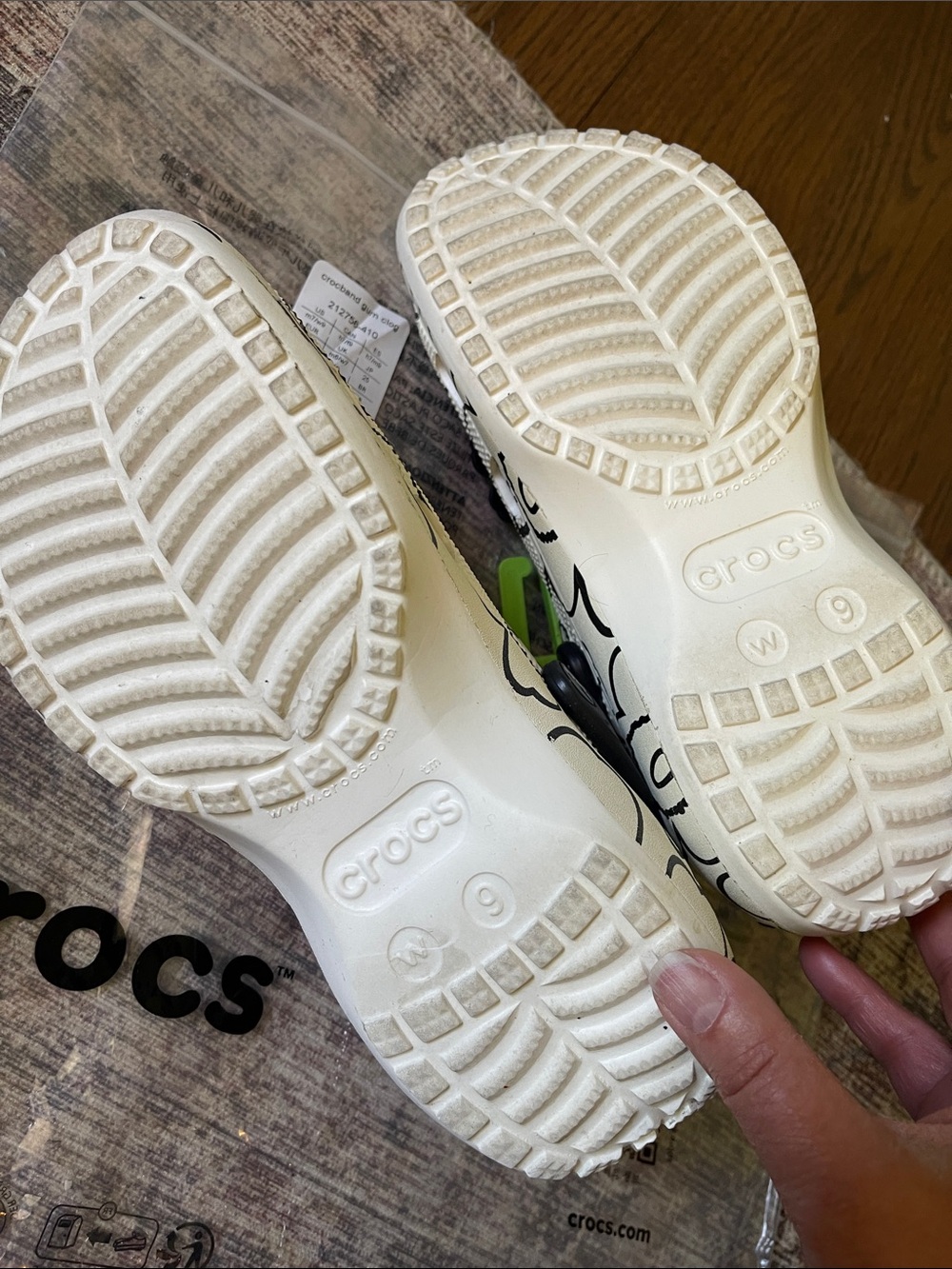 CROCS Marimekko White Clogs with Multicolor Floral Accents NWT - Picture 6 of 7